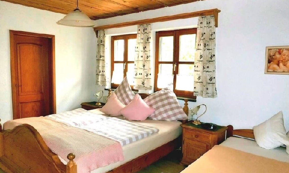 Hutthurm Apartment | Ebenerdige Wohnung mit Wintergarten für 3 Personen