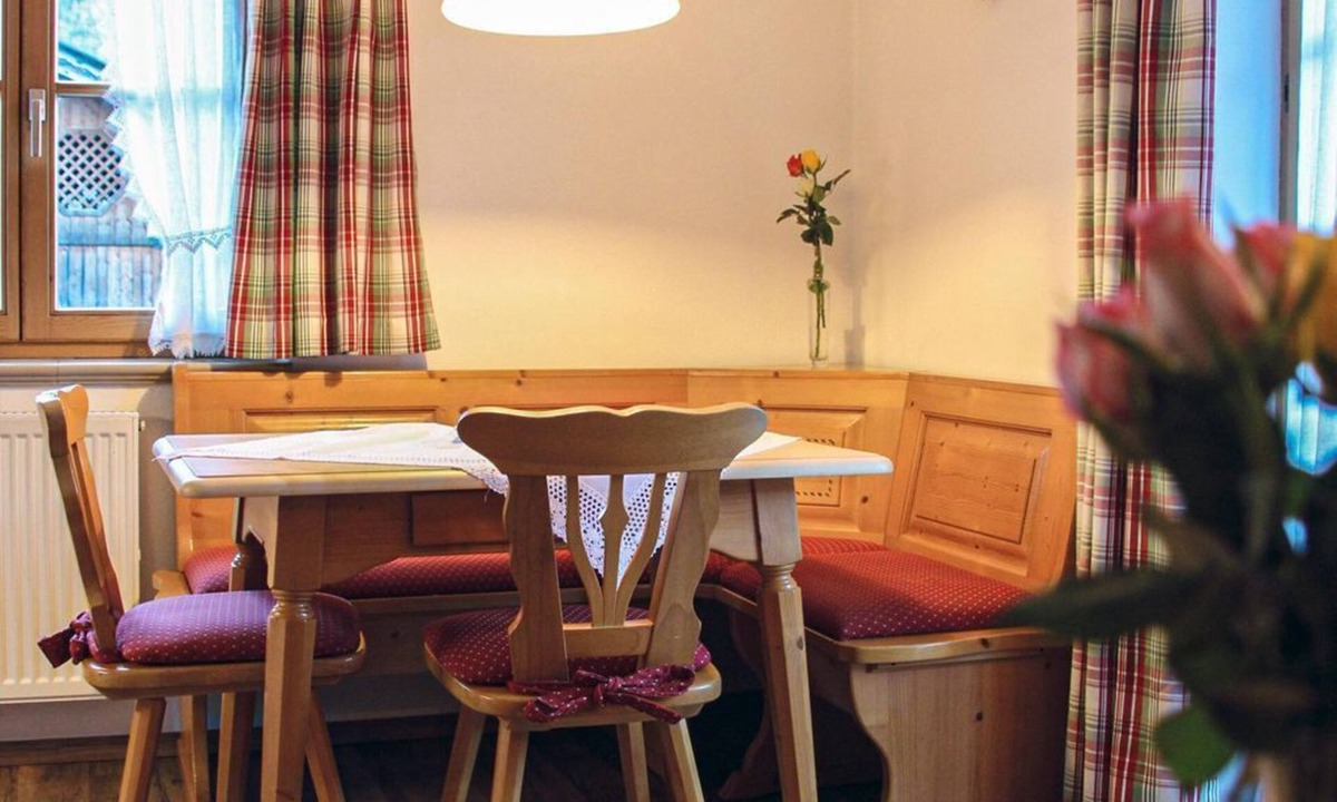 Mittenwald Apartment | "Edelweiß" - holiday apartment/2 bedrooms/shower, toilet - brown, country house