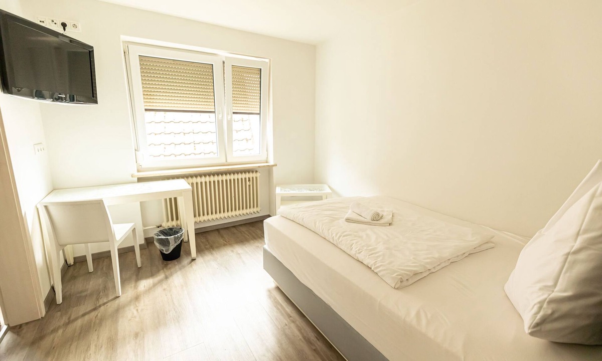 Hollfeld House | Einzelzimmer mit Großem Bett - Zi. 3 - Gasthof Schrenker