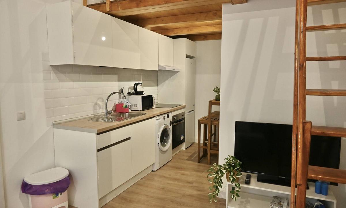 San Diego Apartment | Encantador Estudio con Cama en Mezanine y Patio Compartido MPE35F