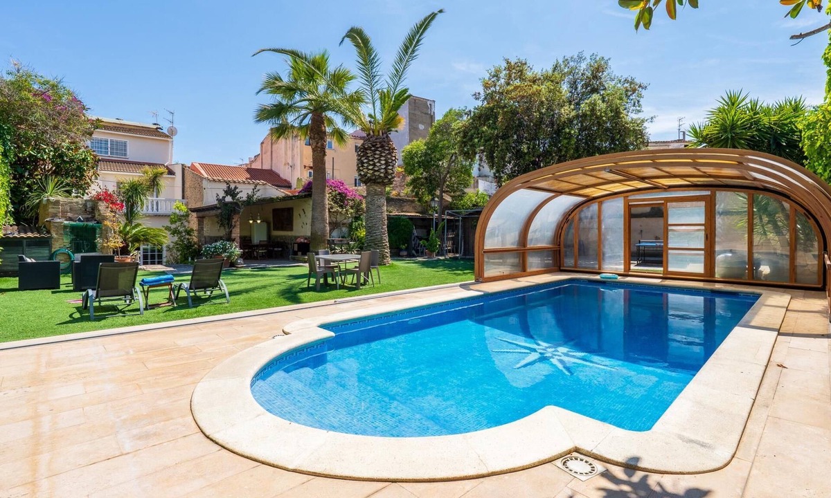Vilanova I la Geltru Villa | Excellent location, private pool and parking