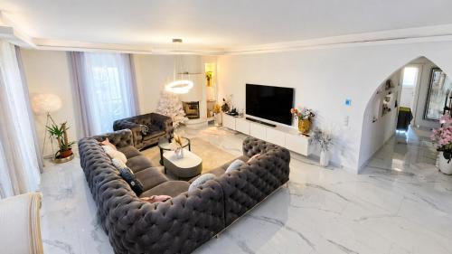 Fuerth Apartment | Exklusives 115 m Designer Apartment Kamin Spa-Bad Balkon Lounge Fürth