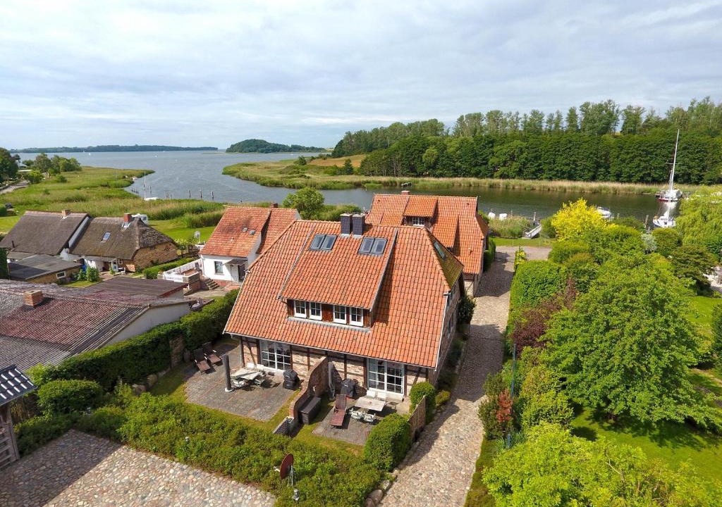 Seedorf Villa | Fachwerkhäuser Seedorf - Haushälfte "Lena Victoria" mit Kamin