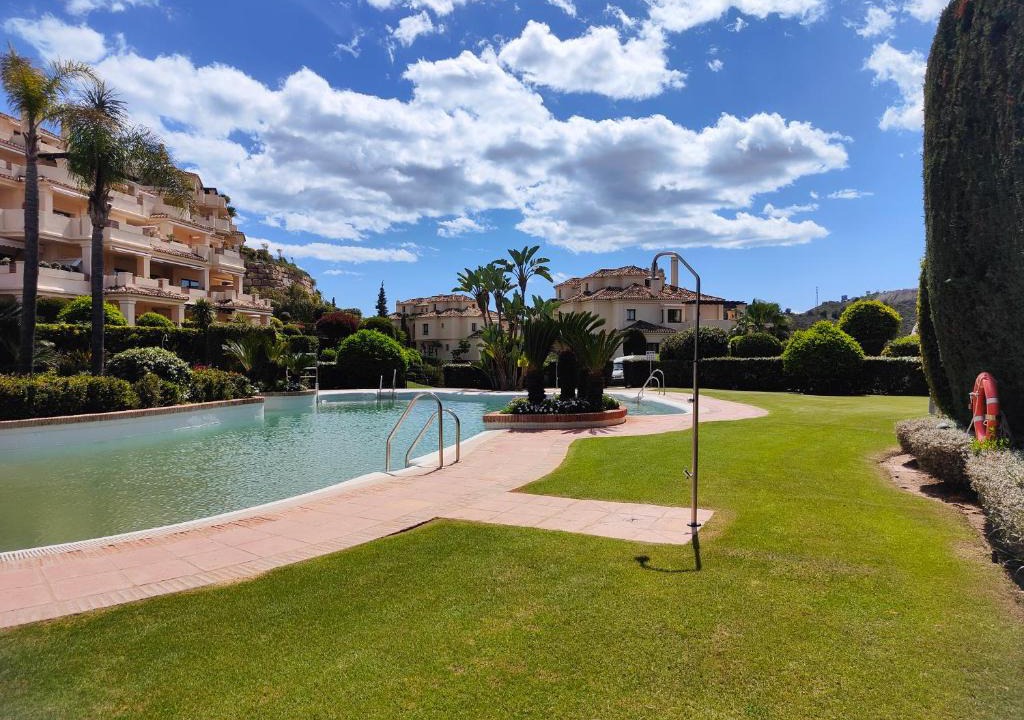 Benahavis Apartment | Fantástico apartamento rodeado de Golf con piscina