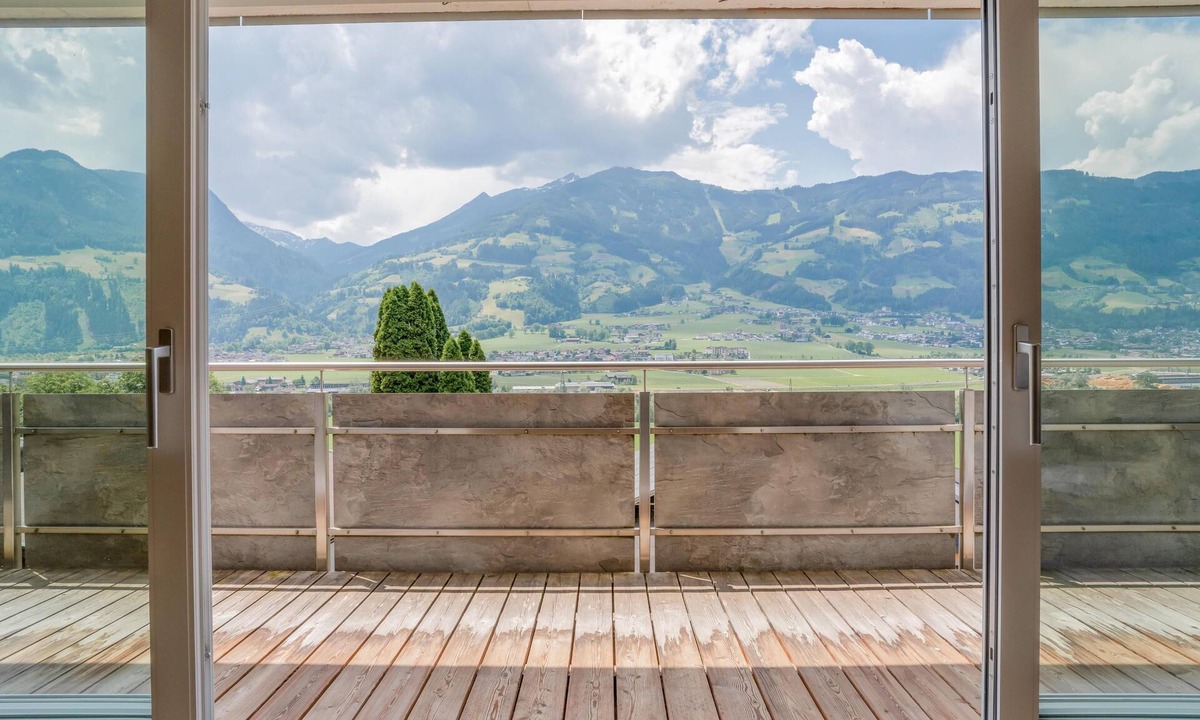 Helfenstein Apartment | Fantastic group accommodation, 4km 2 the ski lift