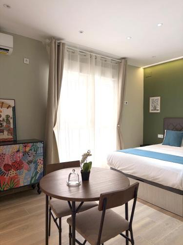 San Blas-Canillejas Hostel | Feliz Apartment