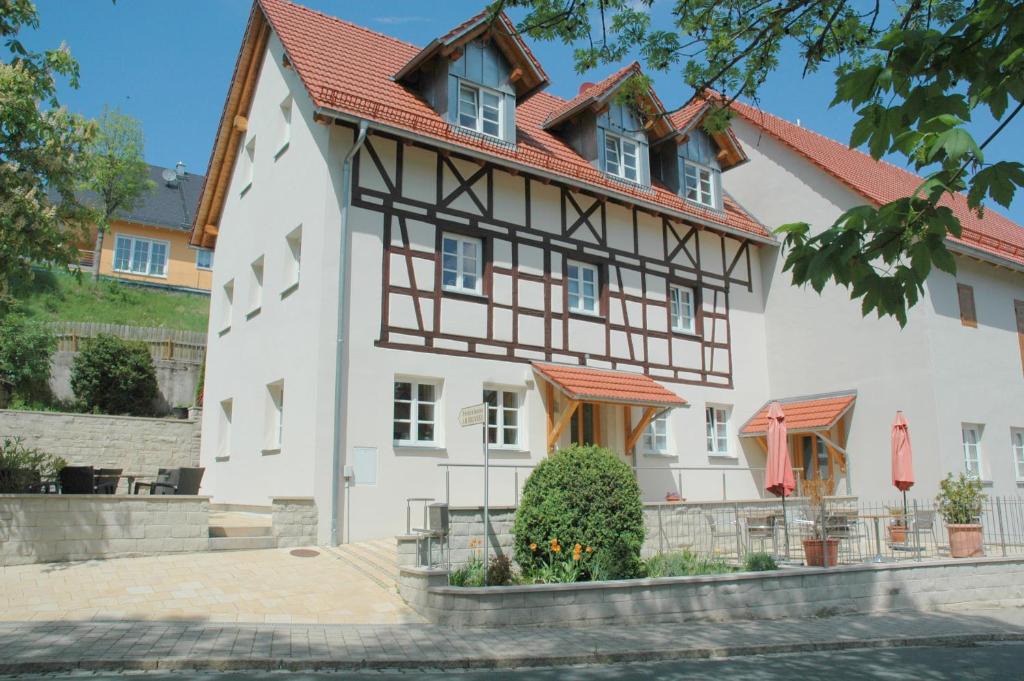 Tiefenpoelz Apartment | Ferienhaus am Brunnen