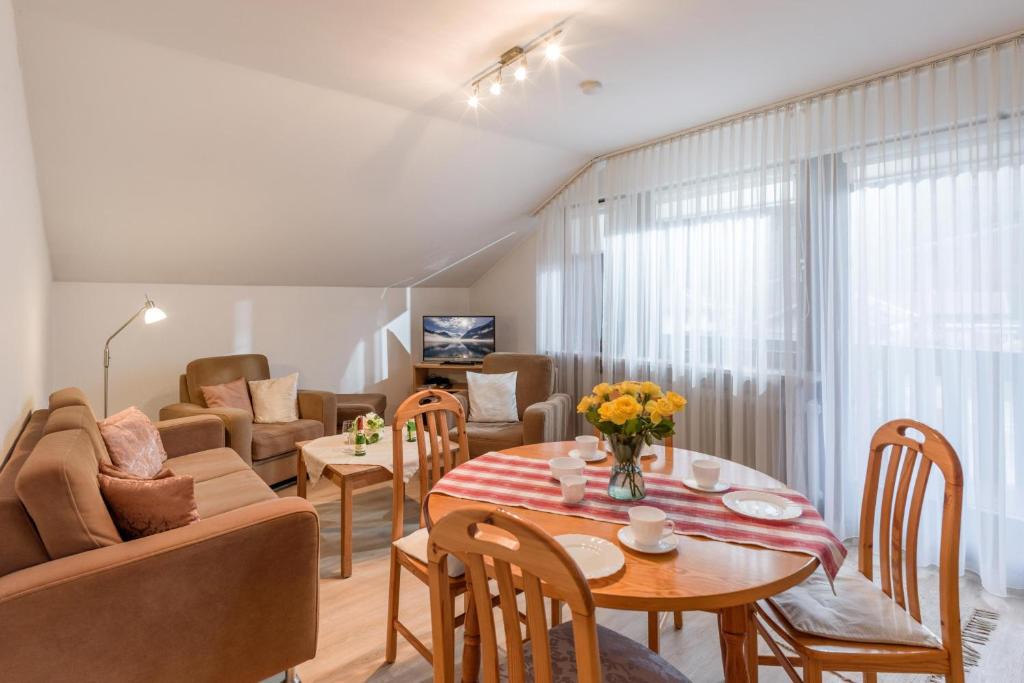 Oberaudorf Apartment | Ferienwohnanlage Oberaudorf E7 mit 2 Schlafzimmer und Hallenbad
