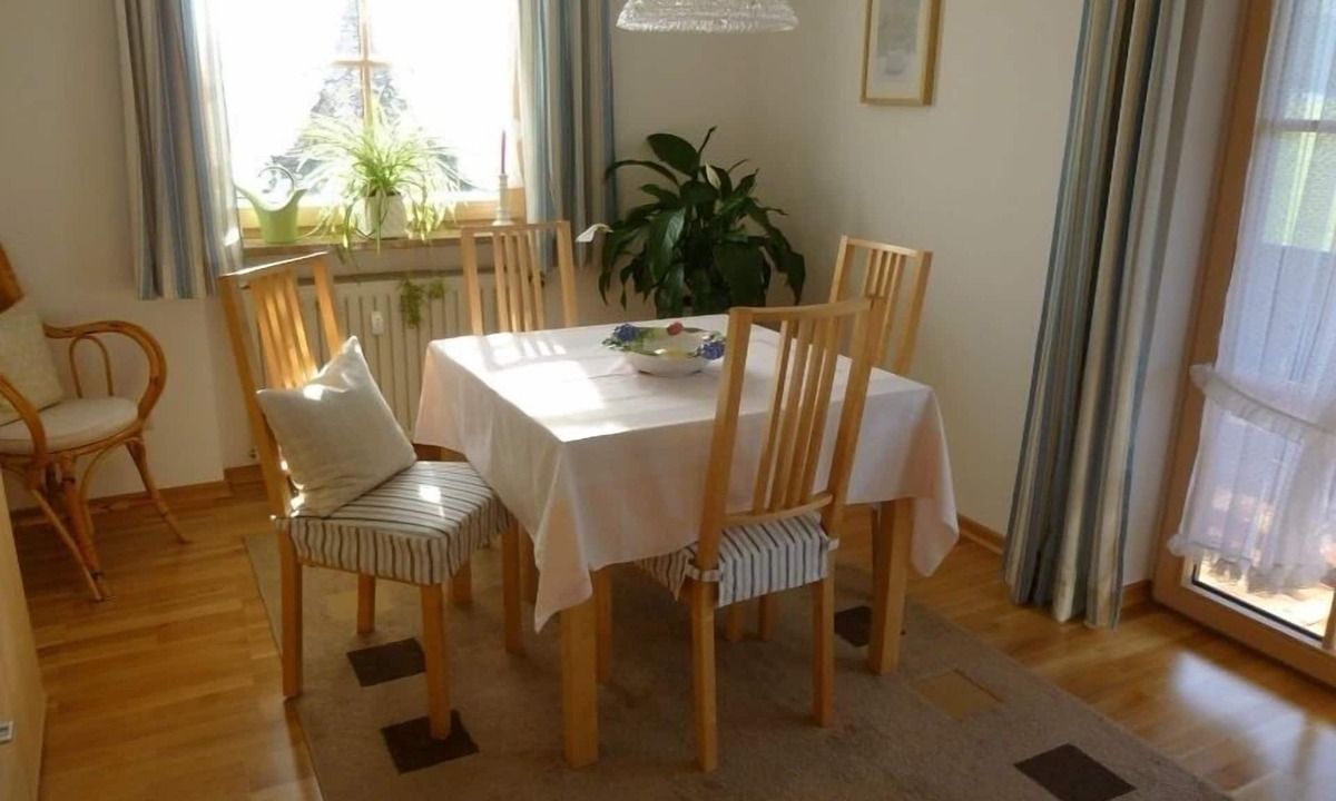 Bernau am Chiemsee Apartment | Ferienwohnung 2 "Chiemseestern" für 1-3 Personen (65 qm, 1. Etage)