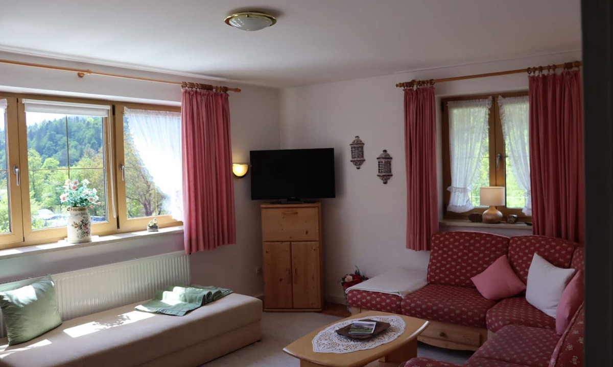 Bischofswiesen Apartment | Ferienwohnung 2-4 Personen, ca. 65 qm, 1 Schlafzimmer, Wohnzimmer, Küche mit Essecke, Balkon