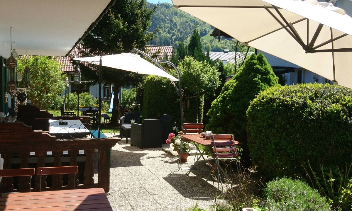 Ruhpolding Apartment | Ferienwohnung (85qm), Balkon, Küche extra, 1 Schlaf- und 1 Wohnzimmer, 2 Badezimmer, WLAN, max 4 Personen
