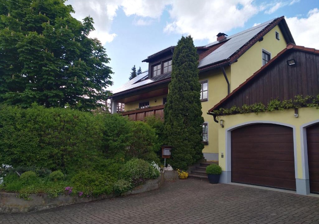 Eckersdorf Apartment | Ferienwohnung Adelhardt