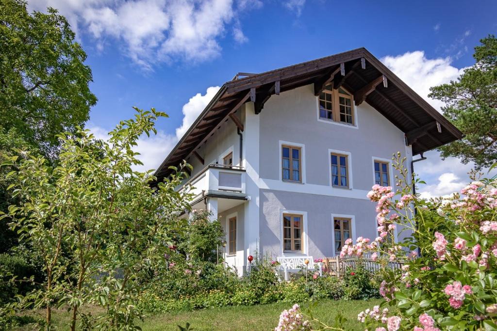 Chieming Apartment | Ferienwohnung Adlmaier