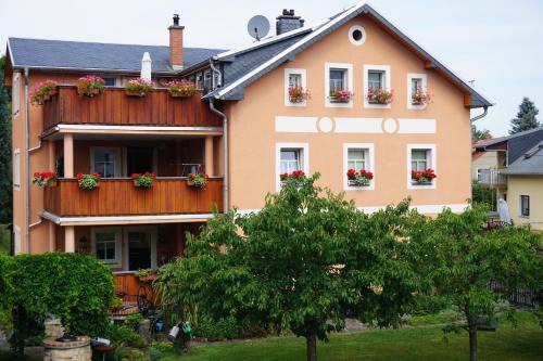 Kurort Gohrisch Apartment | Ferienwohnung am Dorfplatz