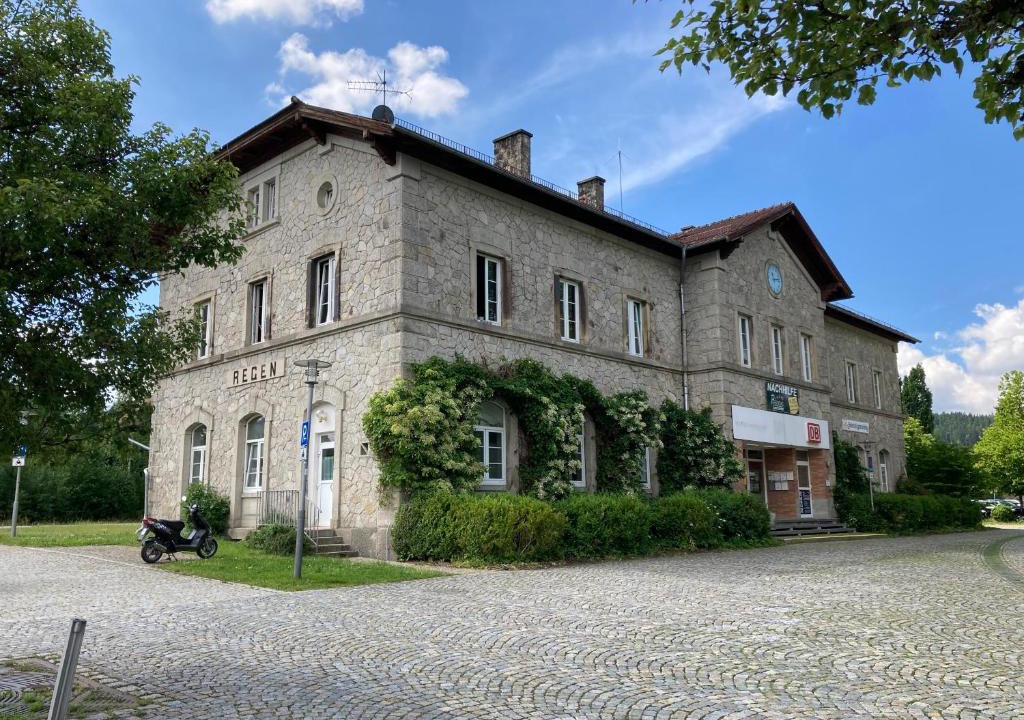 Regen Apartment | Ferienwohnung Bahnhof Regen mit Wellness