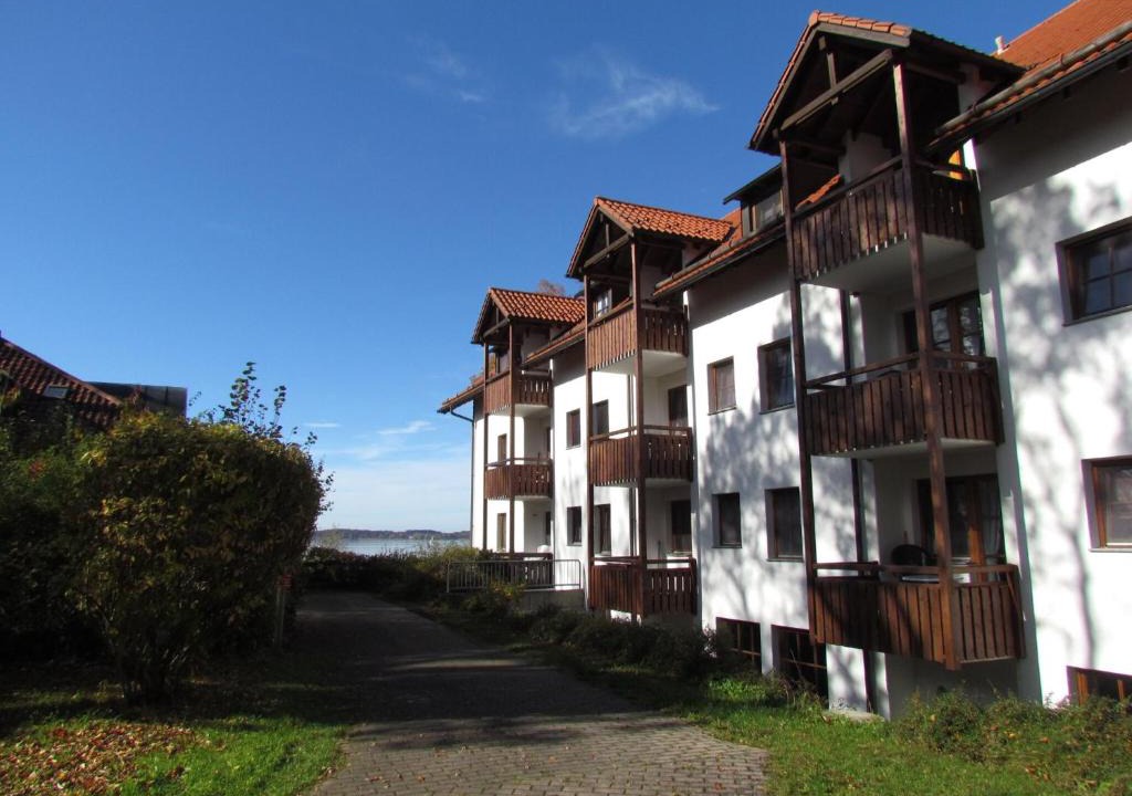 Arlaching Apartment | Ferienwohnung Chiemseestrand