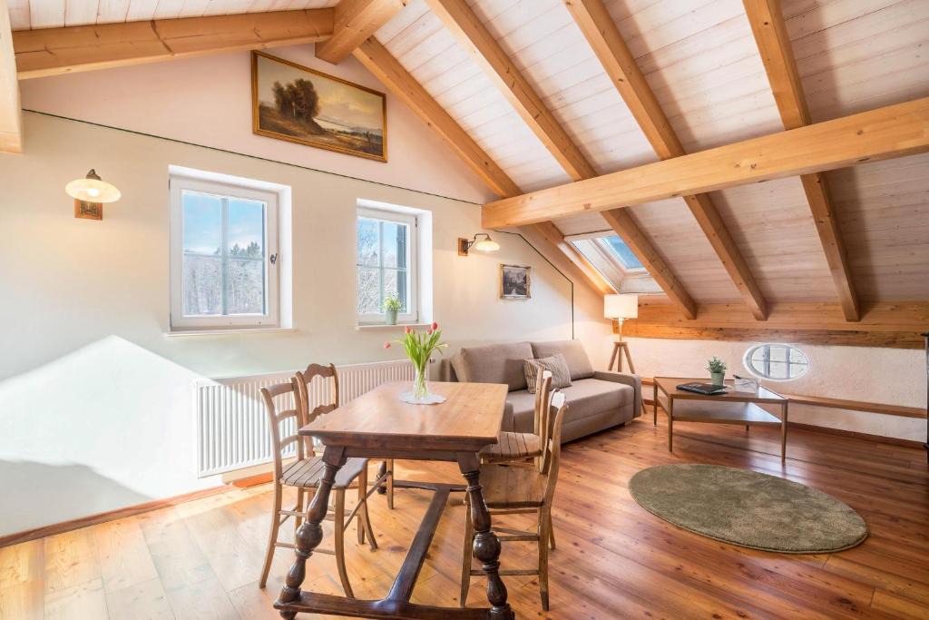 Seeshaupt Apartment | Ferienwohnung Dachstüberl