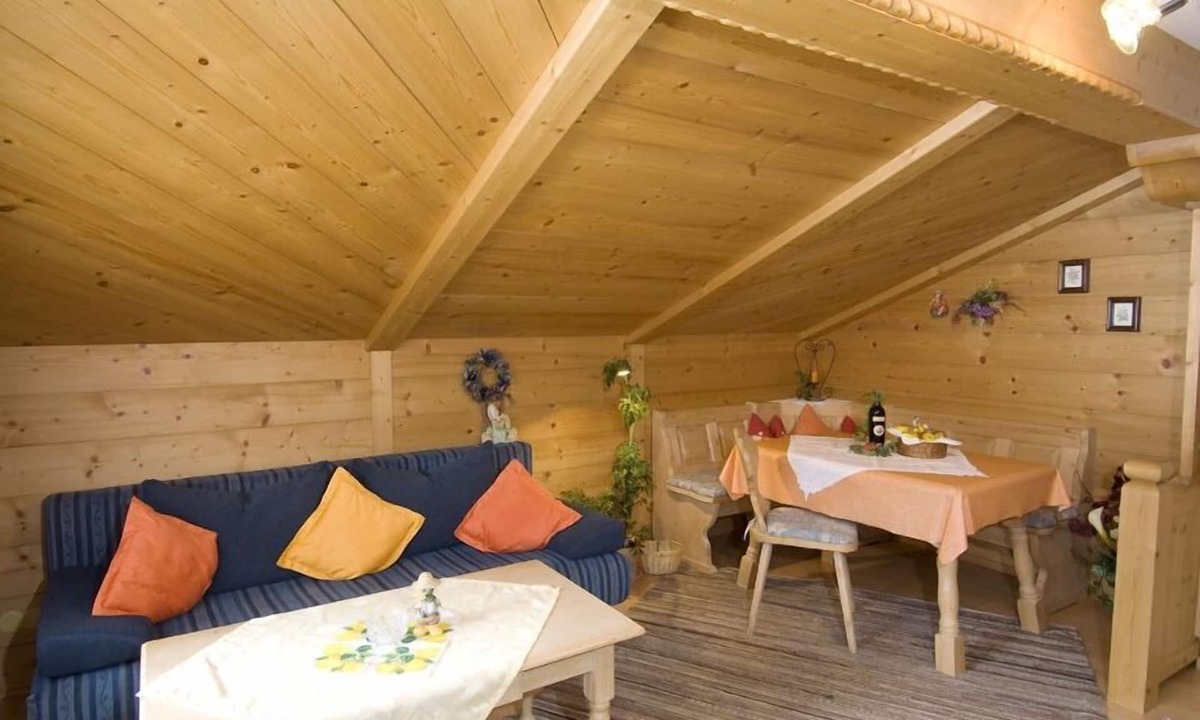 Eck Apartment | Ferienwohnung für 4 Personen mit 2 Schlafzimmer, Balkon, 67 m²