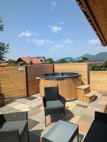 Flintsbach A. Inn House | Ferienwohnung Goasnstoi - mit HotTub und Bergblick im Inntal