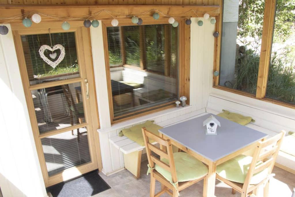 Forchheim District Apartment | Ferienwohnung - Große Souterrain Wohnung mit Wintergarten