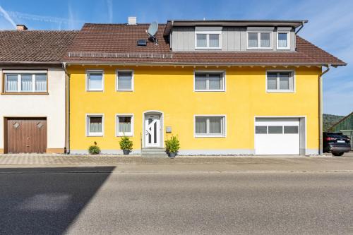 Engen Apartment | Ferienwohnung Hewenpanorama