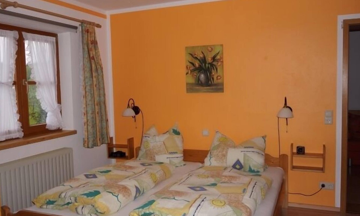 Chieming Apartment | Ferienwohnung I im 1.Stock mit eigenem Gartenplatz