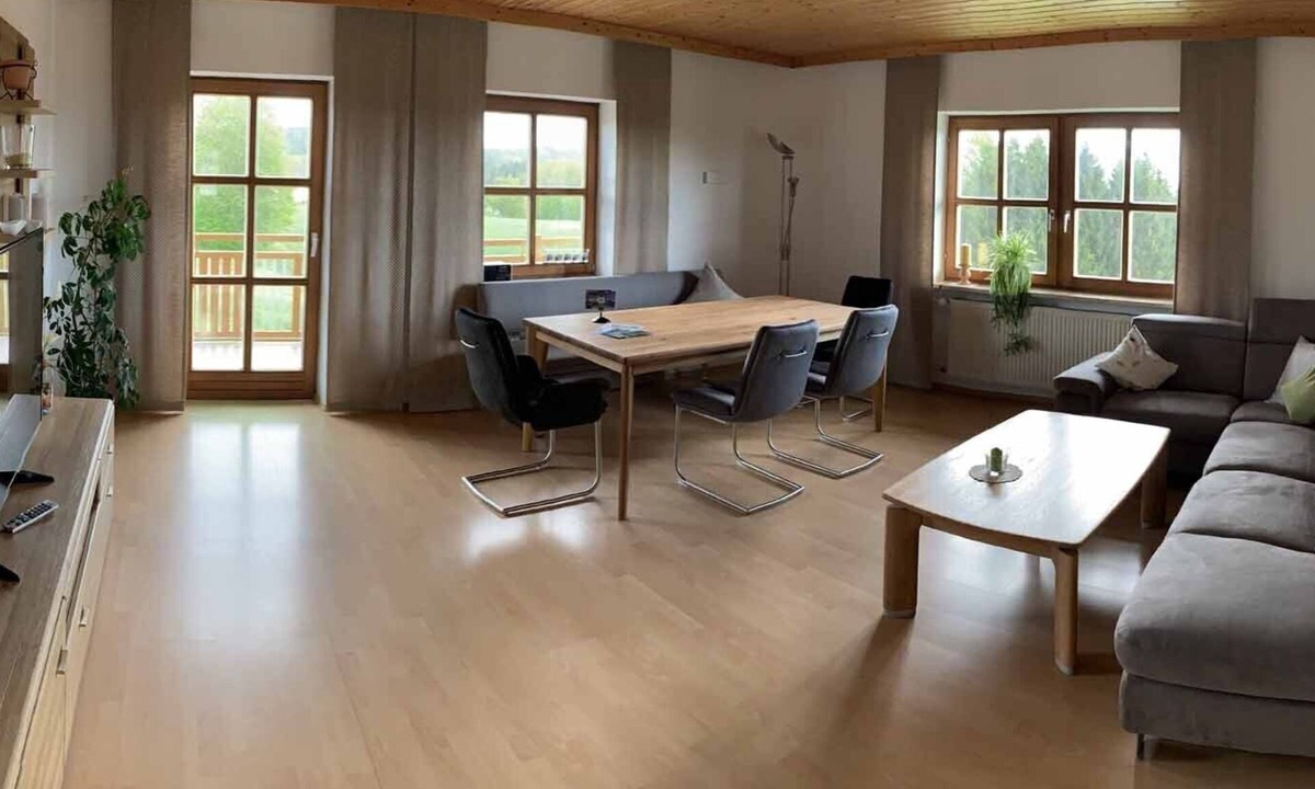 Windorf Apartment | Ferienwohnung mit Balkon, Terrasse und beheiztem Pool im Garten