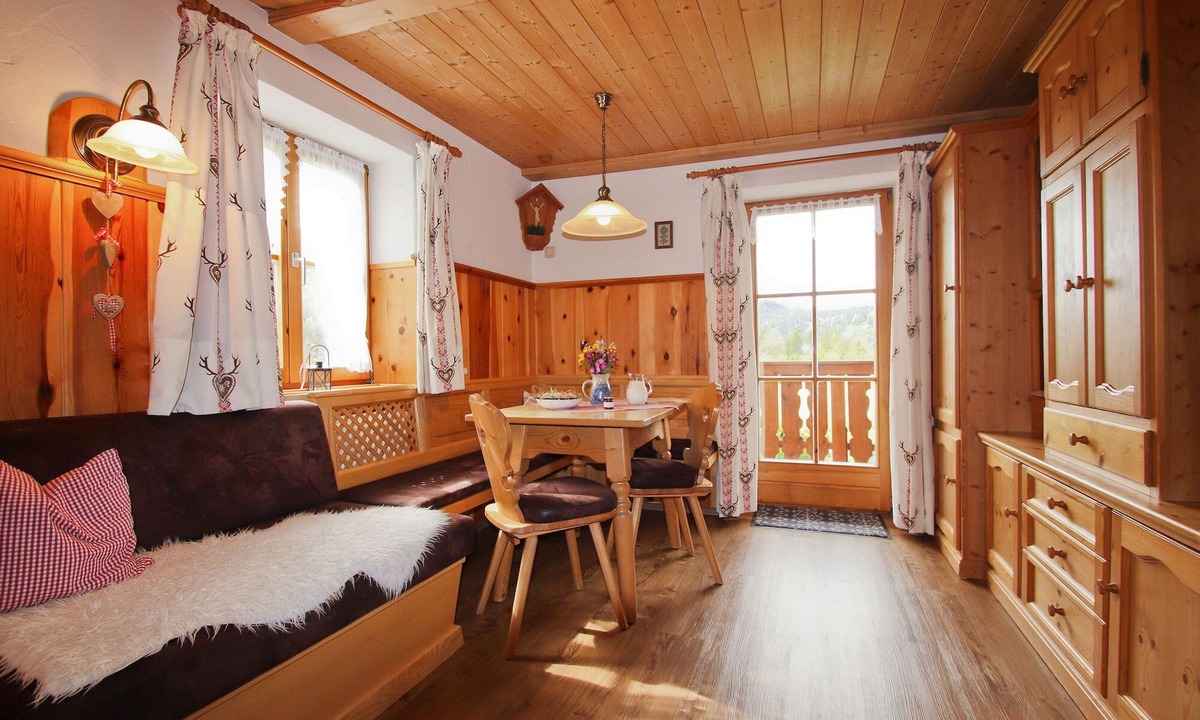 Winkl Apartment | Ferienwohnung Nr. 1 für 1-2 Personen, ca. 35 qm, 1 Schlafzimmer, 1 Kinderzimmer, Wohnküche, Balkon