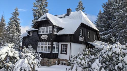Baerenburg Apartment | Ferienwohnung Sorgenfrei