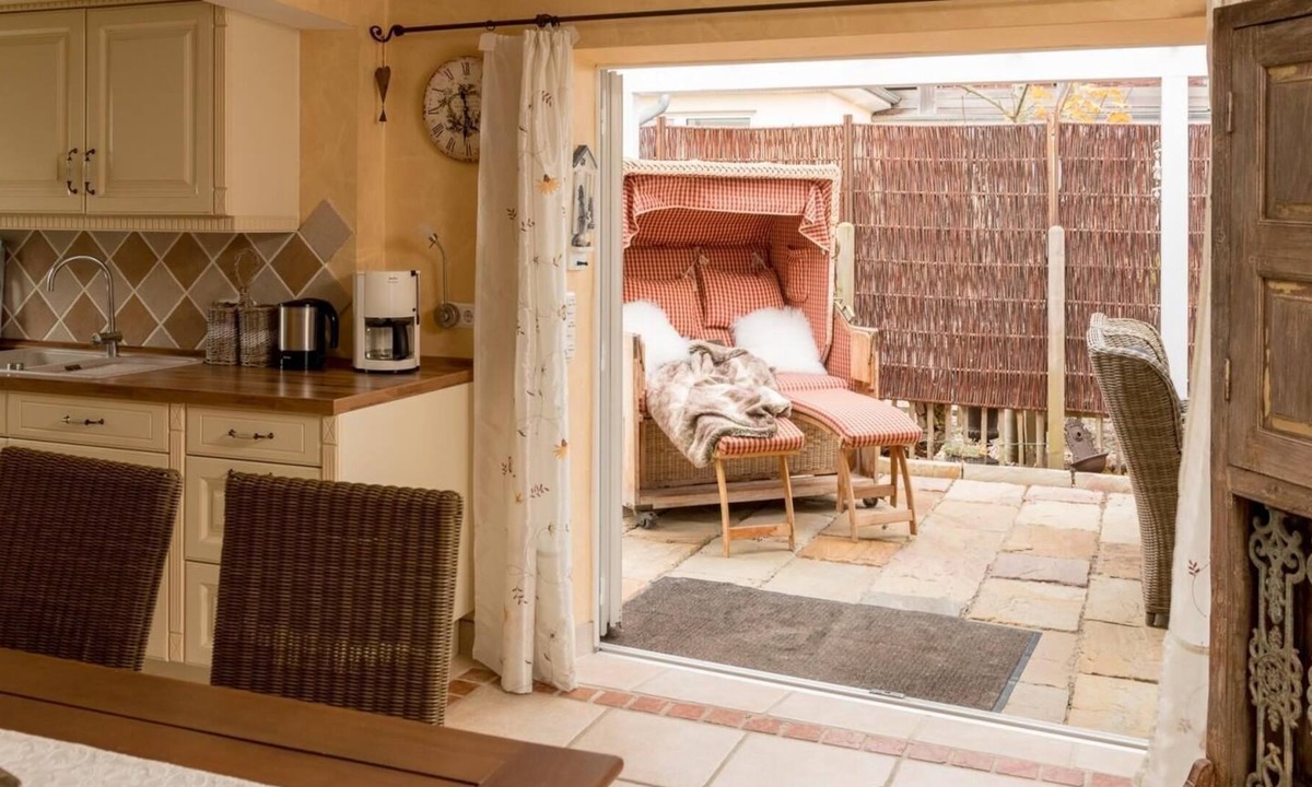 Haffkrug Apartment | Fewo Casa sea breeze central quiet dogs welcome terrace 40 to the beach 2 bedrooms