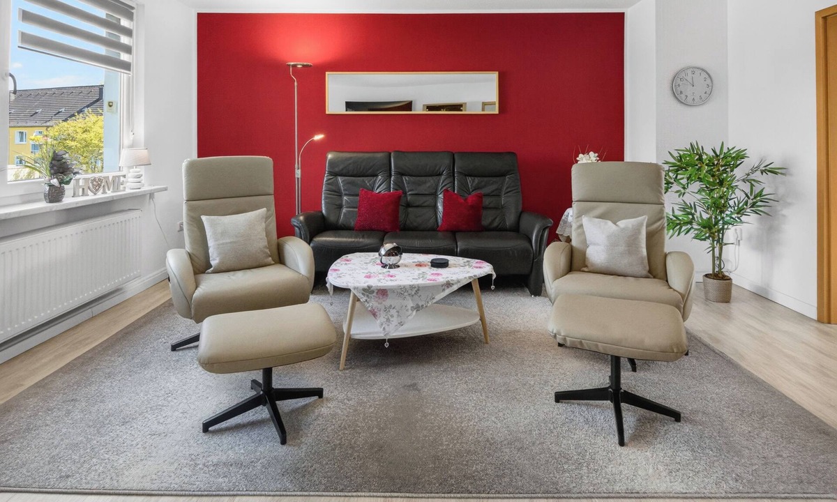 Frohnhausen Apartment | FeWo Galliet 1: 87sqm, 2 BR, balcony, quiet & close to trade fair