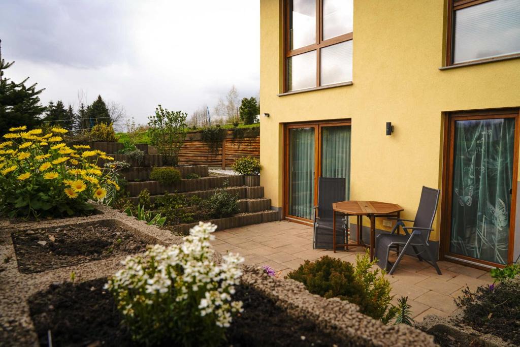 Bahretal Apartment | Fewo Hellerswiesen Arbeiterunterkunft