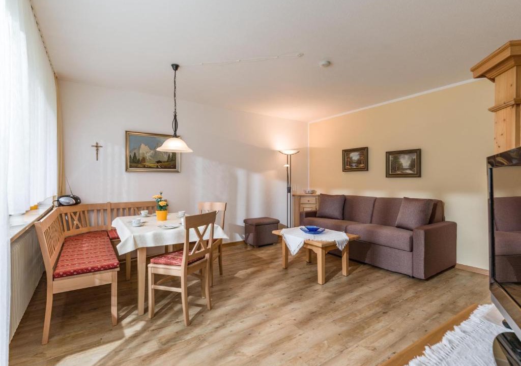 Oberaudorf Apartment | FeWo Tatzelwurm A5 , Bergblick, Schwimmbad, Sauna, Smart TV55, aussergewöhnlich