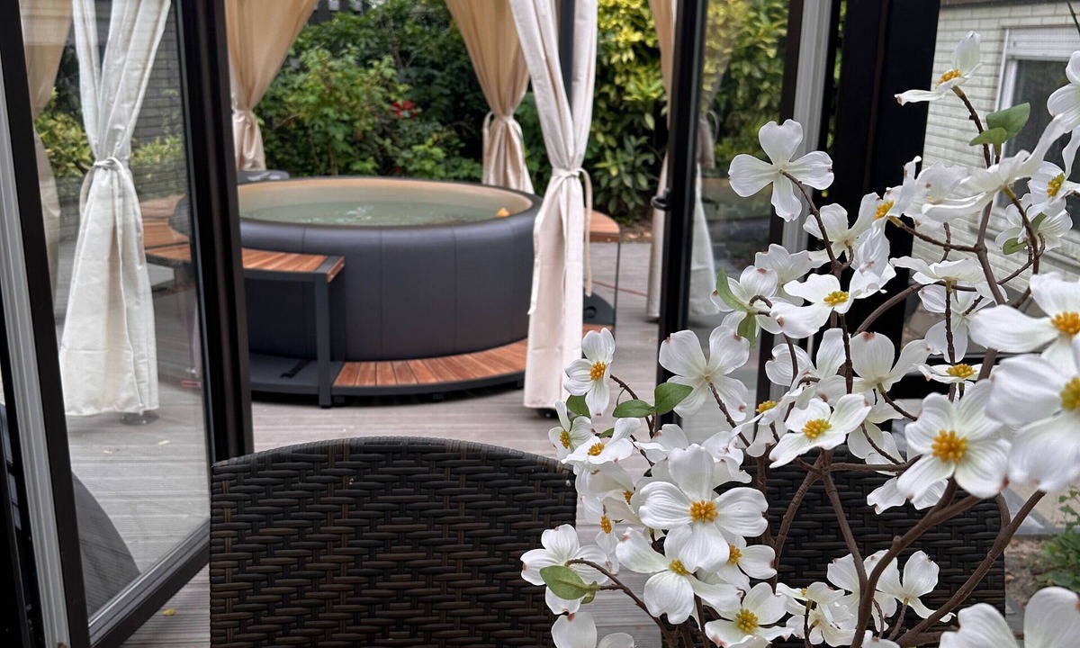 Bad Salzuflen Apartment | FewobyHD Ground Floor – 65 sqm with Conservatory, EV Charger & Pool