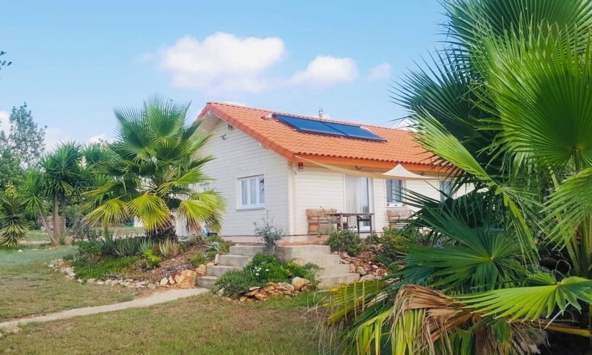 Calig House | Finca close to nature in a secluded location approx. 10 km from the sea. Between olives and oranges