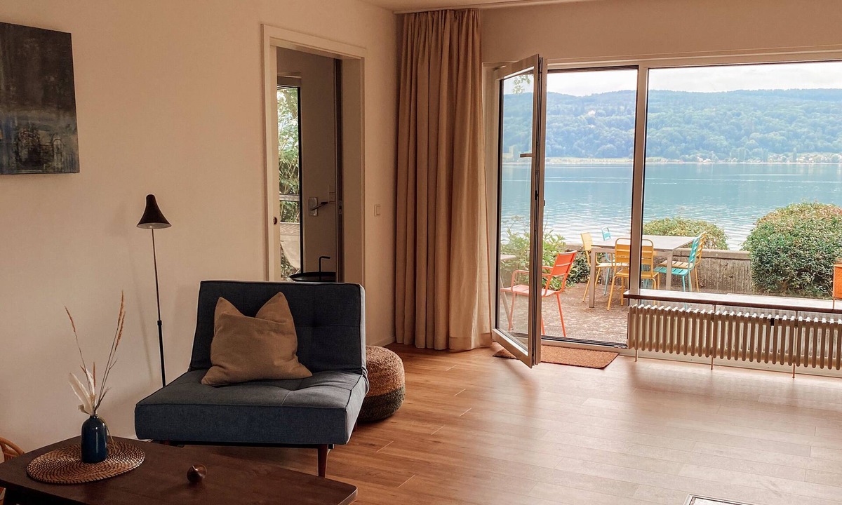 Reichenau Apartment | Findling apartment right on the lake with its own beach, great lake view and terrace