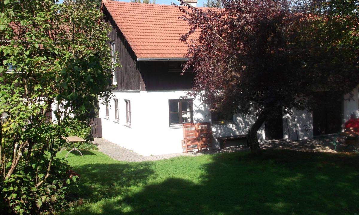 Schoellnach House | Former farmhouse in a forest clearing