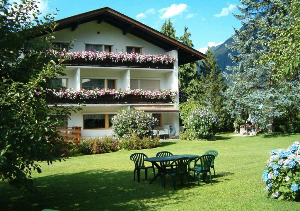 Mayrhofen Bed & Breakfast | Gästehaus Ahornblick