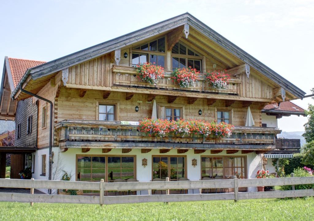 Kreuzfeld Apartment | Gästehaus Hirschbichler - Chiemgau Karte