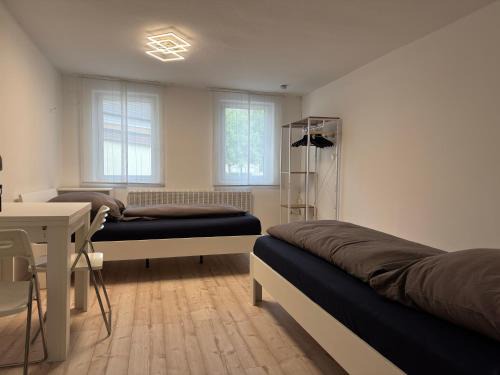 Aalen Apartment | Gästehaus mit 5 separaten Schlafzimmern für 8 Personen , 24 h check in