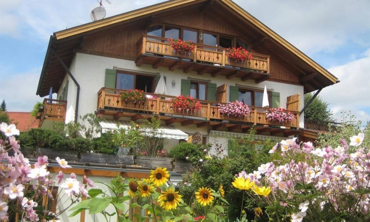 Bad Bayersoien Apartment | Gästehaus Schönblick - Apartment Edelweiss