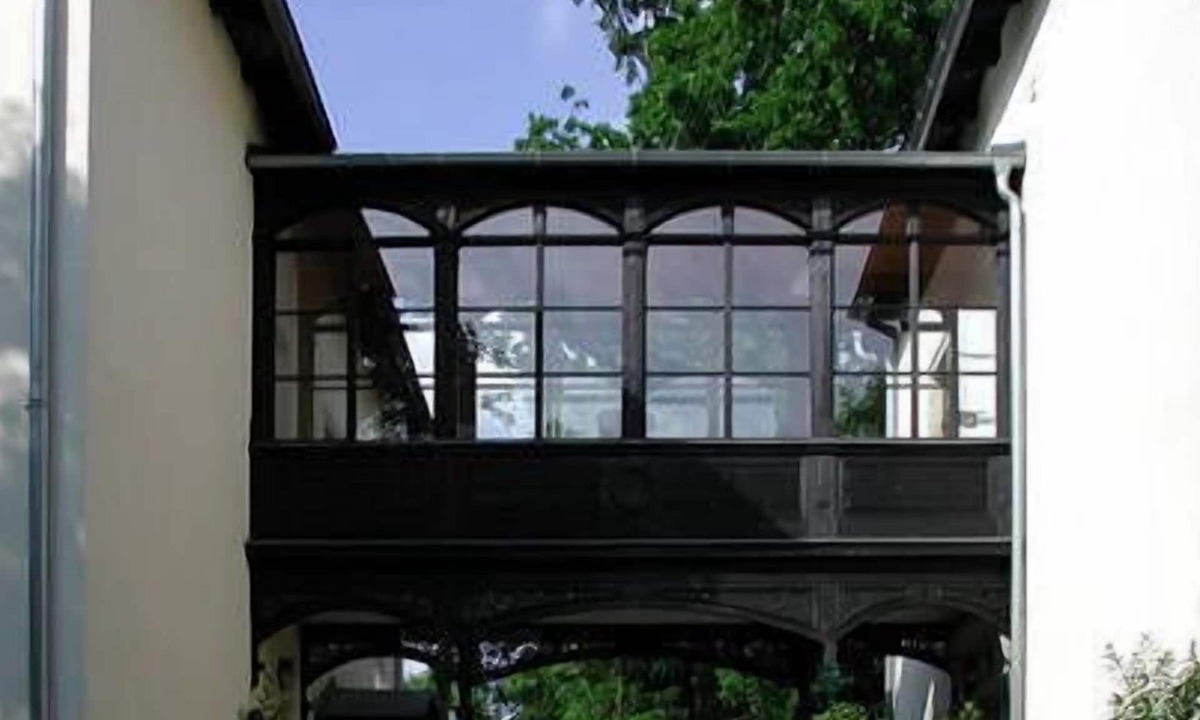Strehlen House | Gästehaus Villa Seraphinum