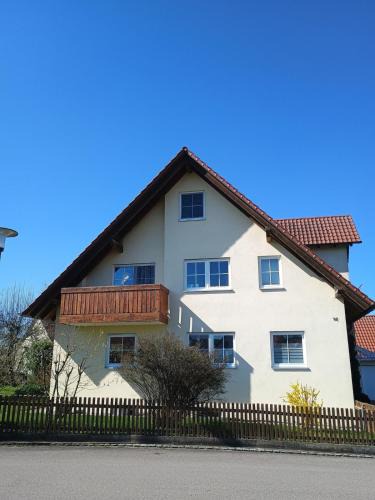 Wertingen Apartment | Ganze Wohnung mit Balkon, bis 5 Personen rund 90 qm