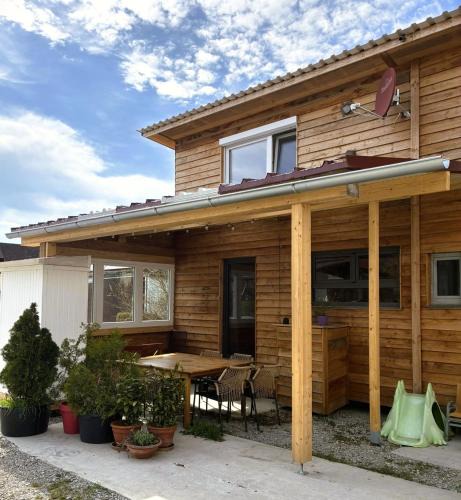 Diebach Apartment | Geräumiges Tiny Haus für 1 bis 8 Personen mit Infrarotkabine