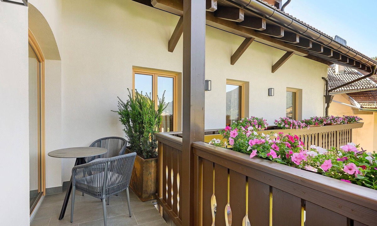 Trodena Apartment | Goldener Adler Apartment Classic 2 with Balcony, Sauna & Breakfast Included - new 2026