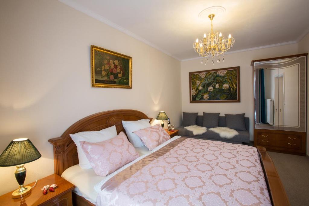 Garmisch-Partenkirchen Apartment | Golden GaPa Large Family Apartment 7