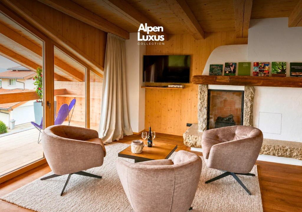 Uderns House | GOLF Suite - Penthouse, Balcony & Sauna Access