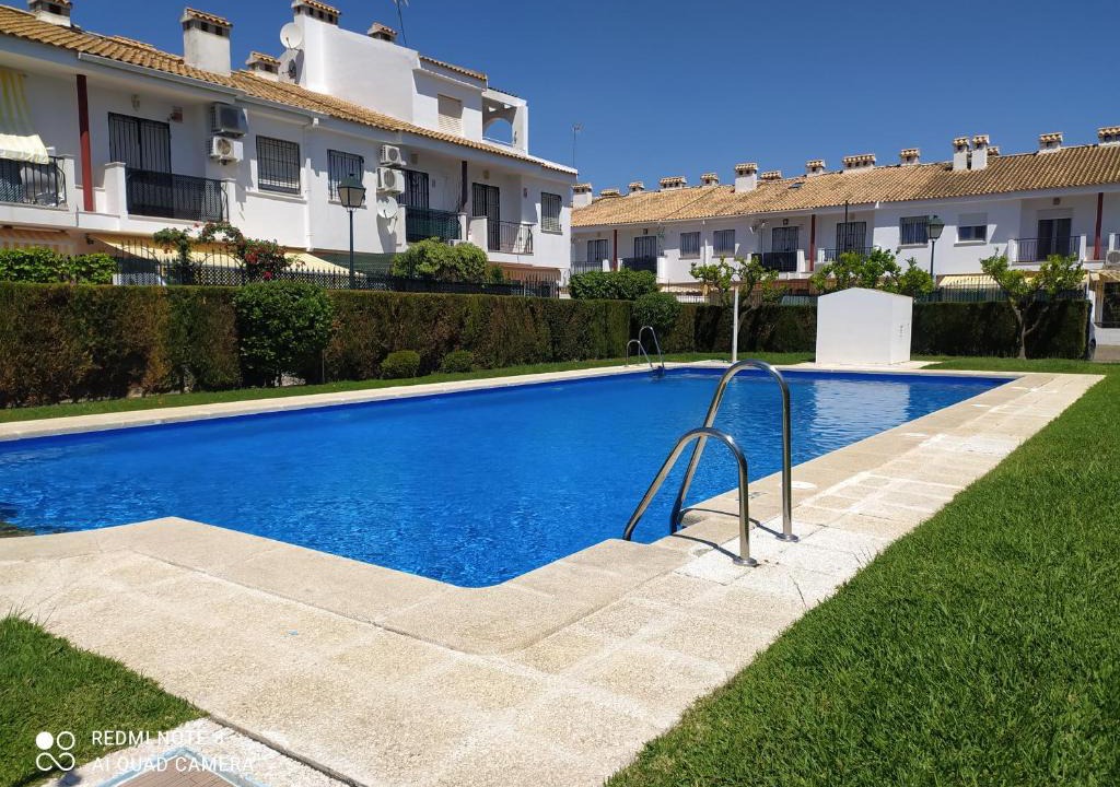 Islantilla House | Gran adosado de esquina muy cerca de la playa en la Antilla