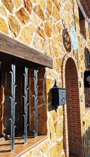 El Tiemblo Villa | GREDOS RURALRUT El Tiemblo a solo 1 hora de Madrid, descuentos a partir de 7 noches, zonas de baño y ocio a pocos metros de la casa, Reservas Naturales, cabina hidromasaje, Aire Acondicionado, WIFI