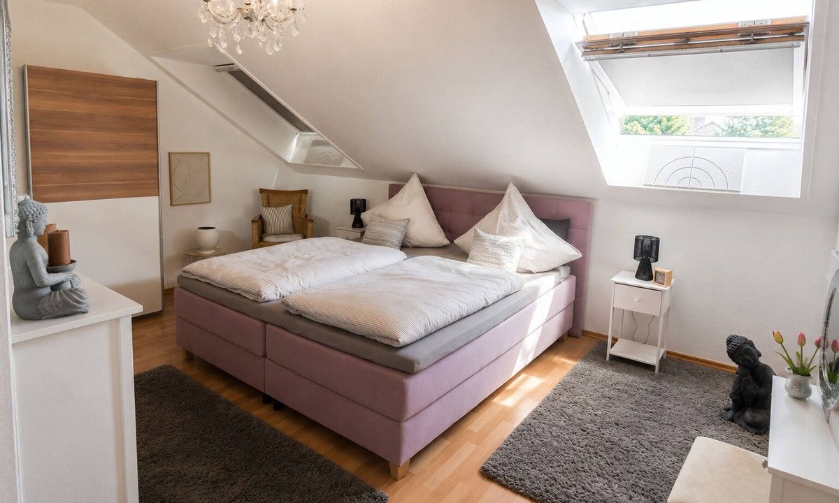 Ibbenbueren House | Green Door Loft: Spacious 160-square-meter apartment with a balcony and a view of the garden
